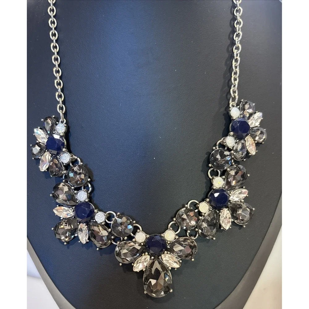 Statement Bib Necklace Gray Crystal Rhinestone Floral Cluster 19 Inch Chain